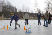 Curlingia pomppuisella jäällä :)