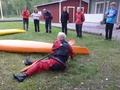 Kyllä maalla on mukavaa! Veikko demoilee kaatumisen jälkeistä toimintaa